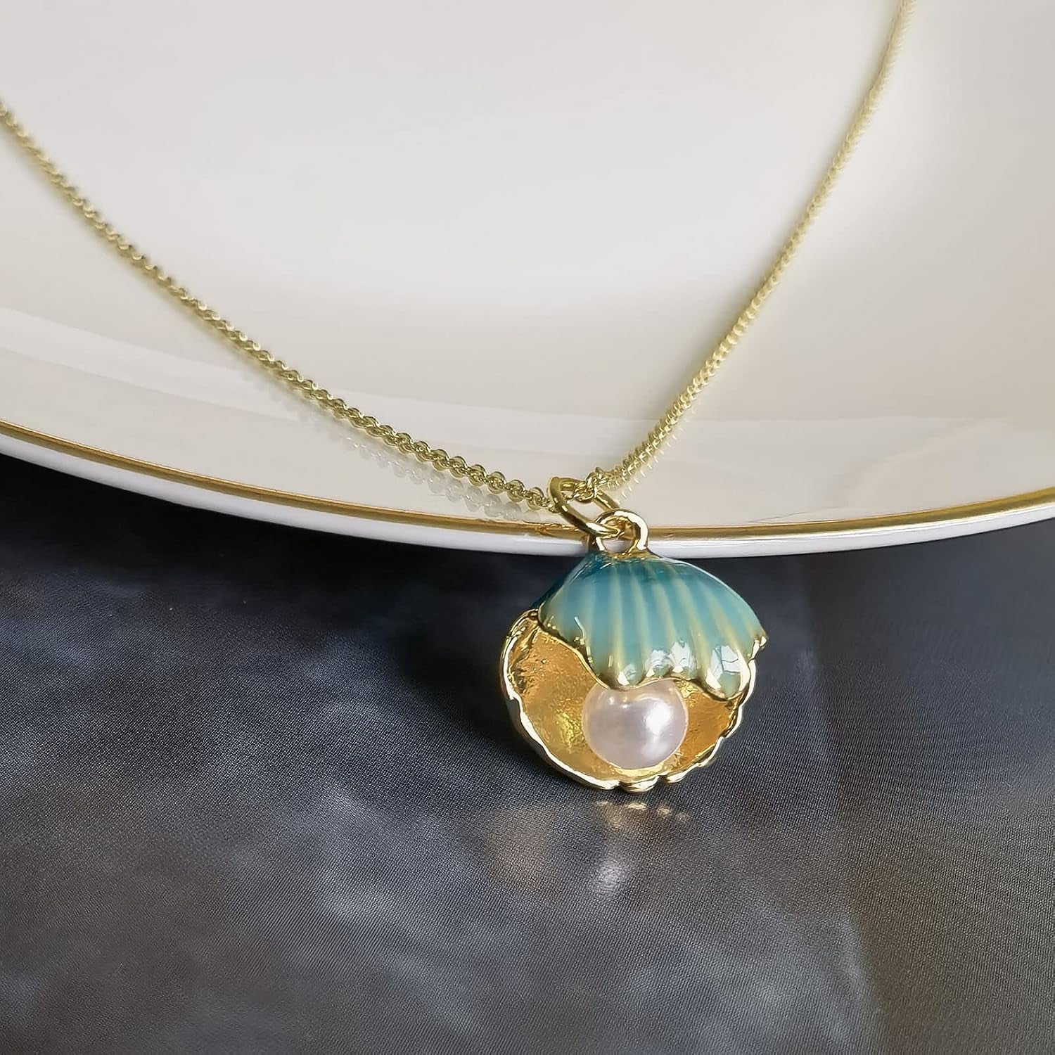 Seashell Pendant Necklace for Women